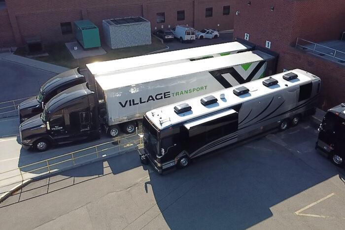Tour trucks and entertainer coach Tour trucks and entertainer coach